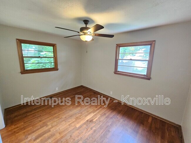 Building Photo - 2000 Nandina Dr