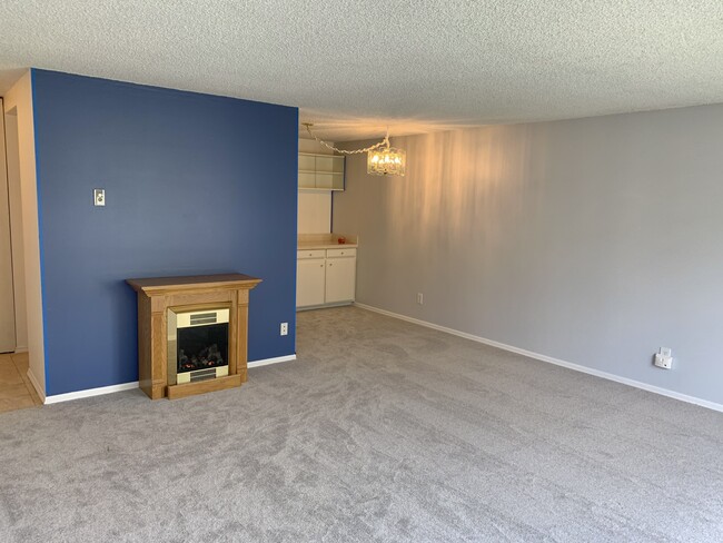 Living Room - 6225 Lake Washington Blvd NE