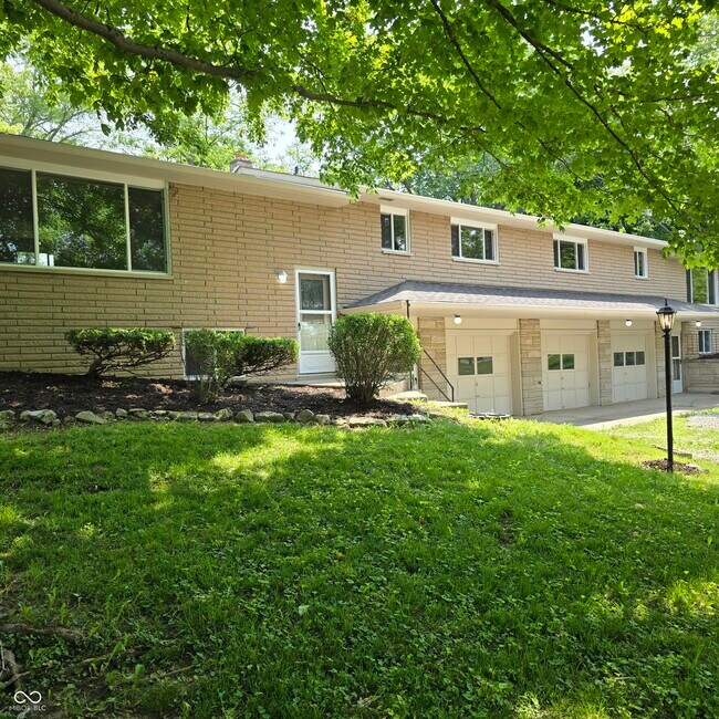 Primary Photo - 10016 E Troy Ave