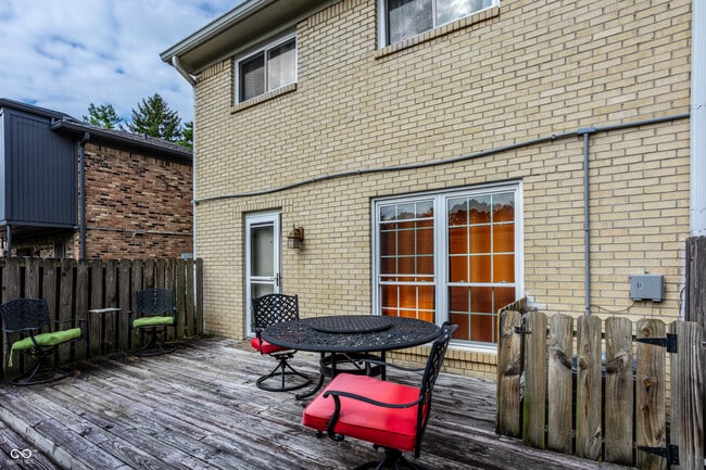 Building Photo - 5516 Greenview Dr