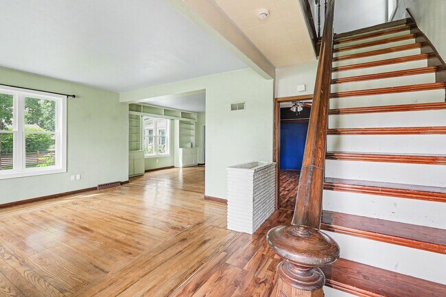 Building Photo - For Rent – 4 Bed 2 Bath Home