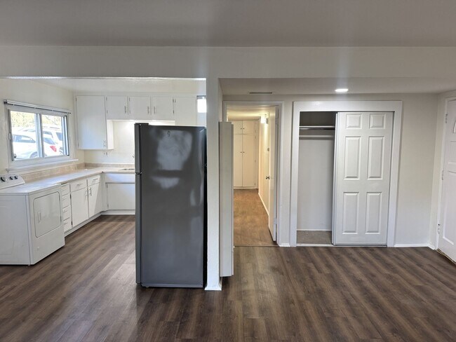 Building Photo - Rees