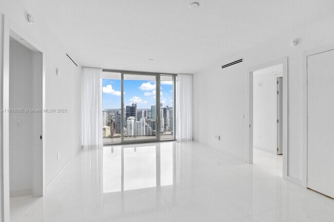 Building Photo - 300 Biscayne Blvd Way