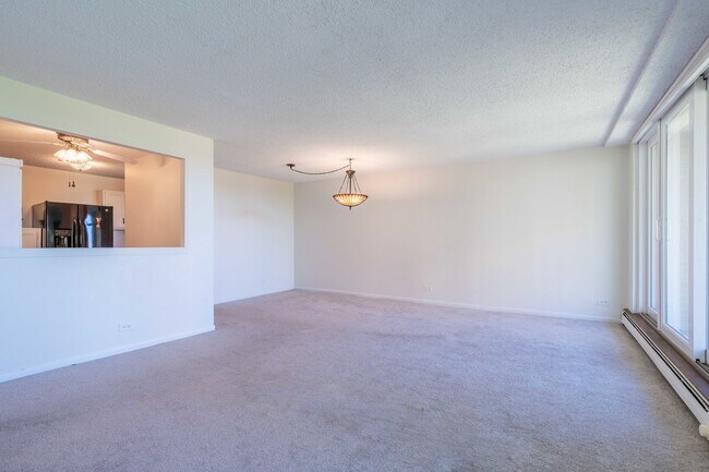 Building Photo - 2211 S Highland Ave