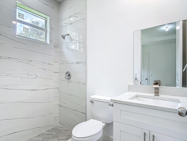 Building Photo - 260 West Dr