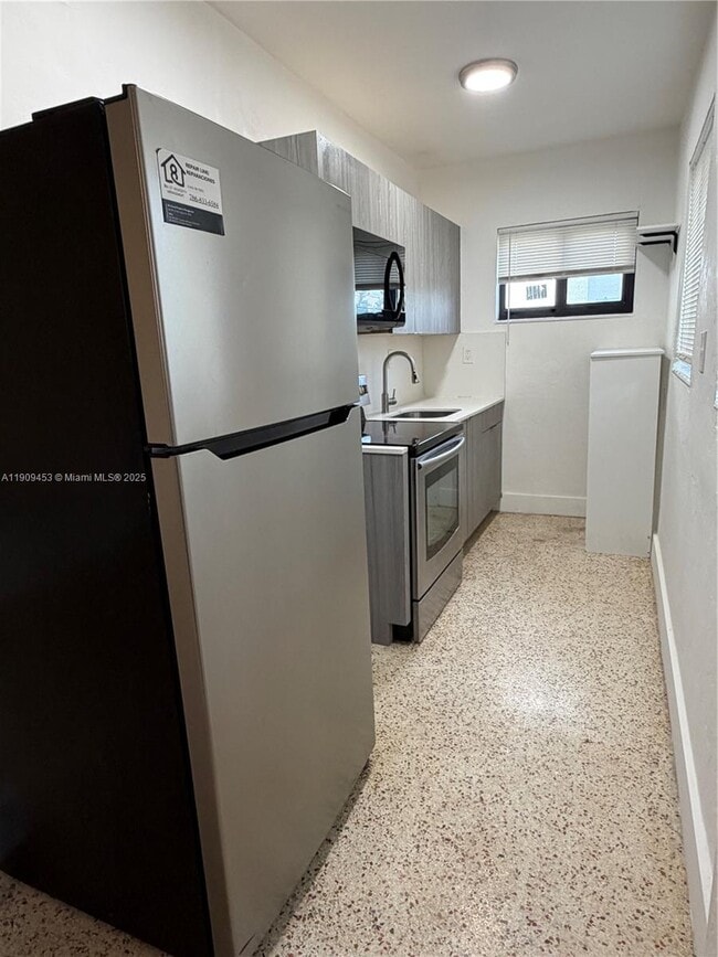 Building Photo - 600 SW 10th St