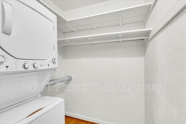 Building Photo - 736 E 45th St