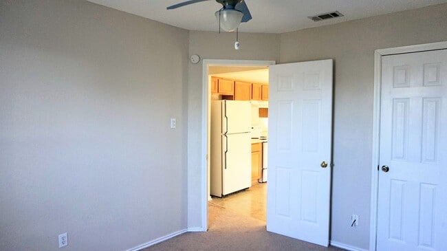 Building Photo - 2301 Flintstone Cir