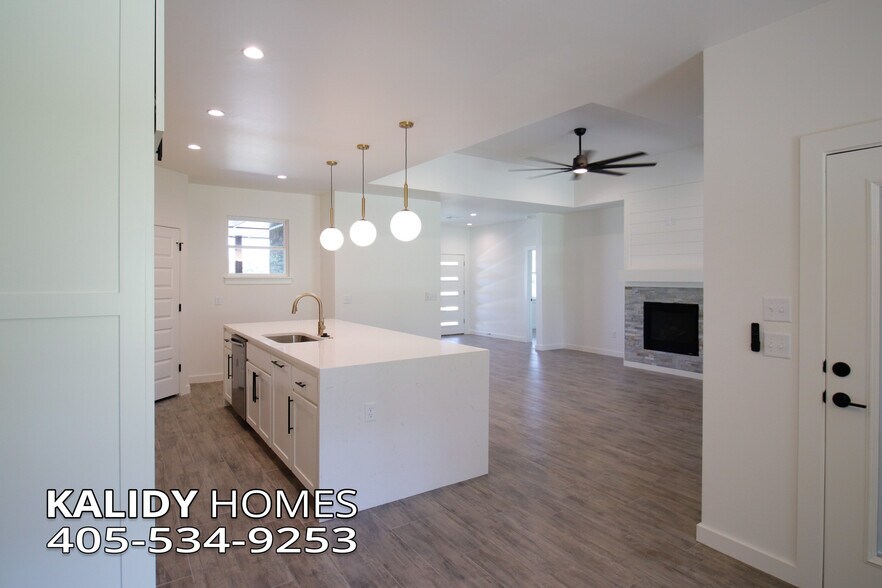 Building Photo - 2141 Kalidy Dr