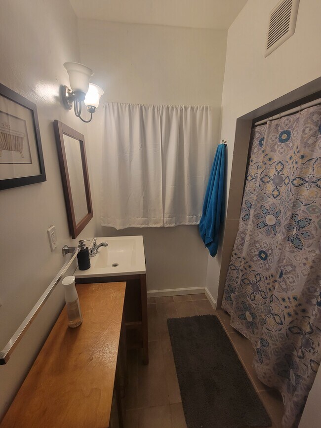 Building Photo - 1505 S Sierra Bonita Ave