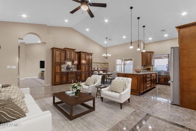 Building Photo - 387 W Larona Ln