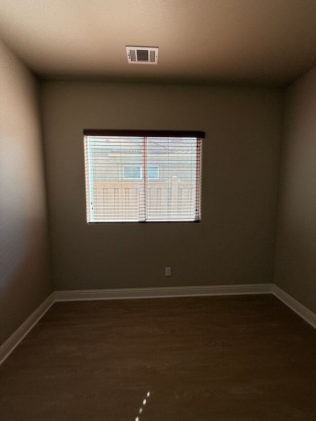 Building Photo - Newer Single Story Home in The Stone Gate ...
