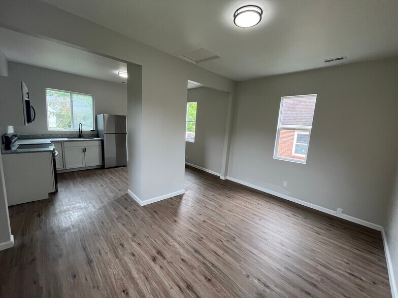 Building Photo - 7011 Britton Ave