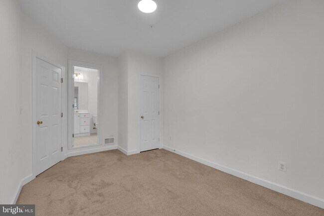 Building Photo - 1814 Fallbrook Ln