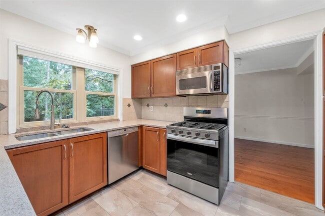 Building Photo - 791 Foxwick Dr