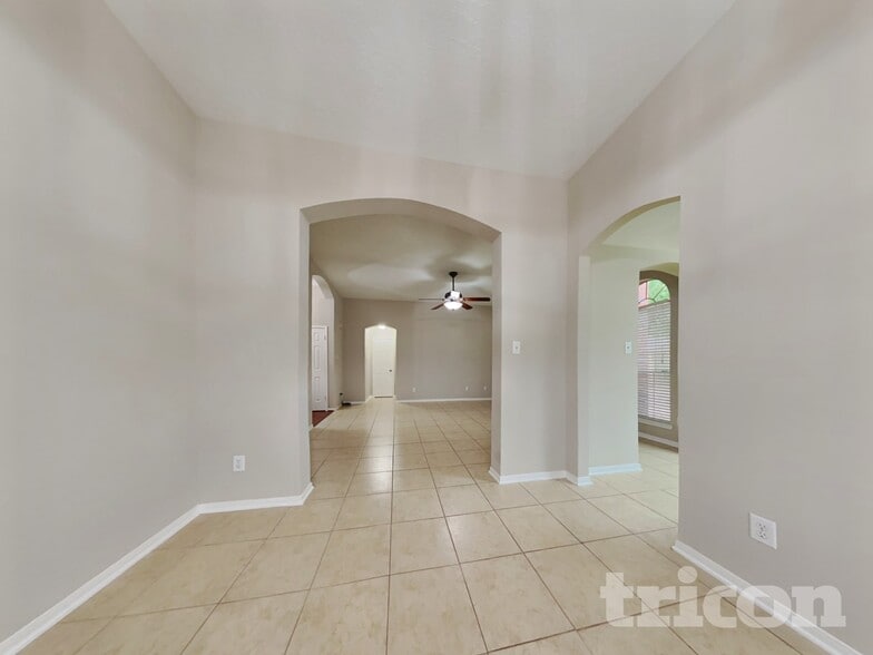 Building Photo - 7002 Echo Pines Dr