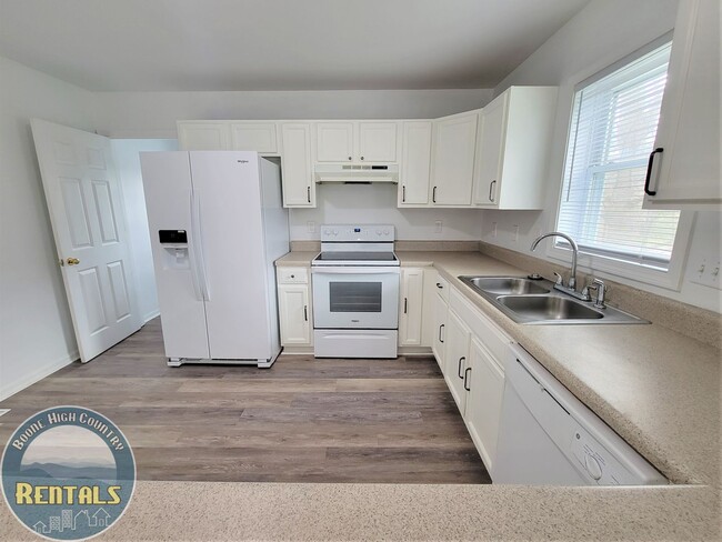 Building Photo - 186 Grandfather Farms Rd