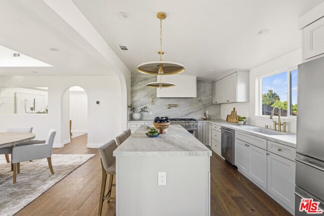 Building Photo - 4600 Don Quixote Dr