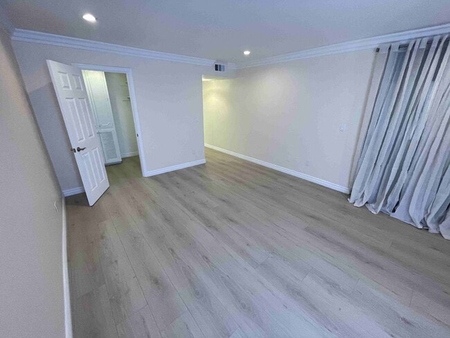 Building Photo - COMPLETELY UPDATED AND REMODELED ENCINO SP...
