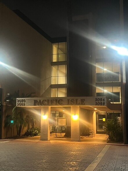 Building Photo - 3050 Rue Dorleans