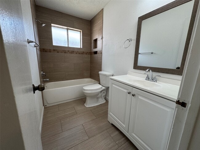 Building Photo - 4703 Rivertree Ln