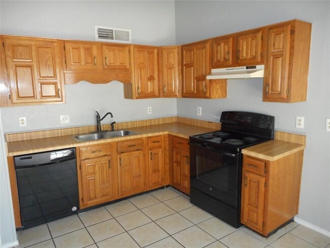 Building Photo - 20407 Blue Juniper Dr