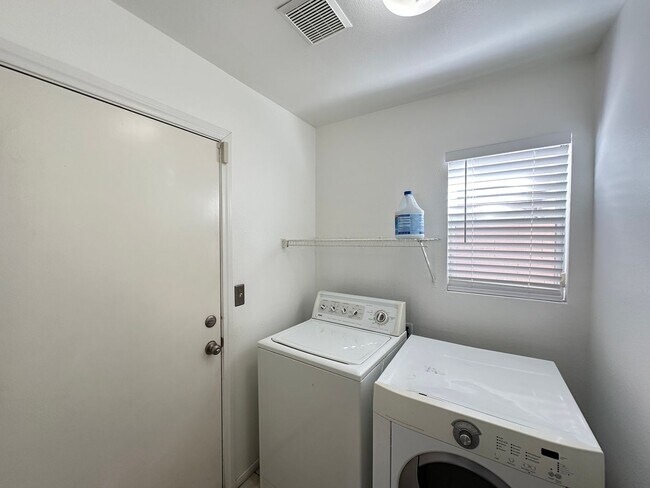 Building Photo - Santa Barbara At Summerlin