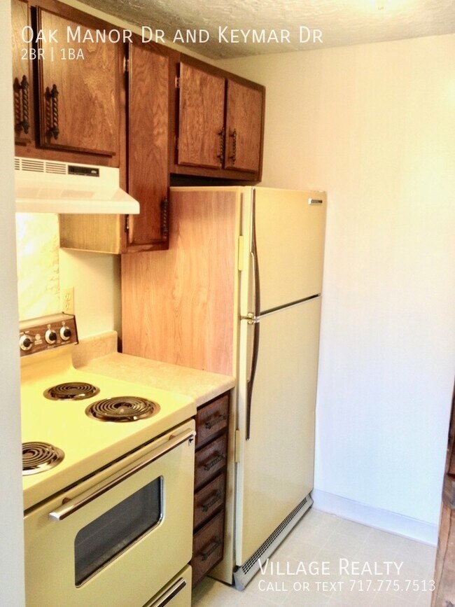 Building Photo - Top Floor! Most utilities included! Large ...