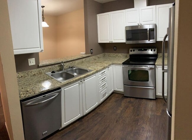 Building Photo - 18501 SE Newport Way