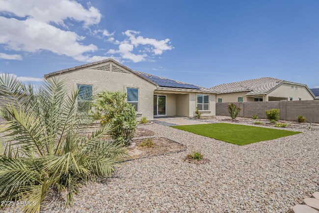 Building Photo - 44587 W Palo Amarillo Rd