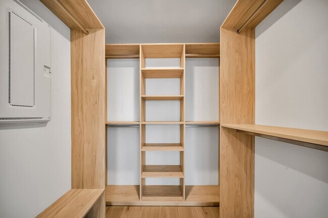 Building Photo - 225 N Miami Ave