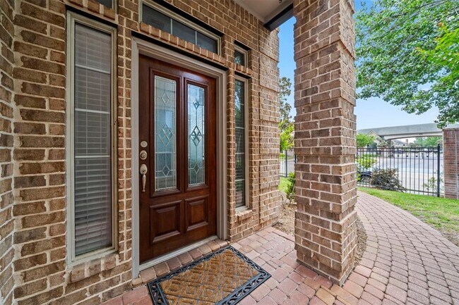 Building Photo - 13611 Brookbluff Ln