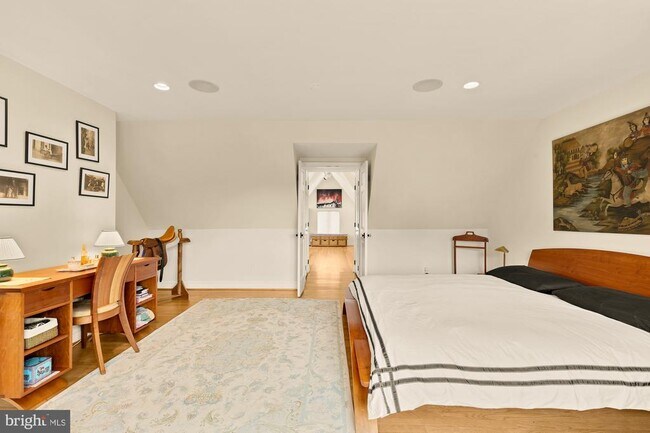 Building Photo - 3111 Chain Bridge Rd NW