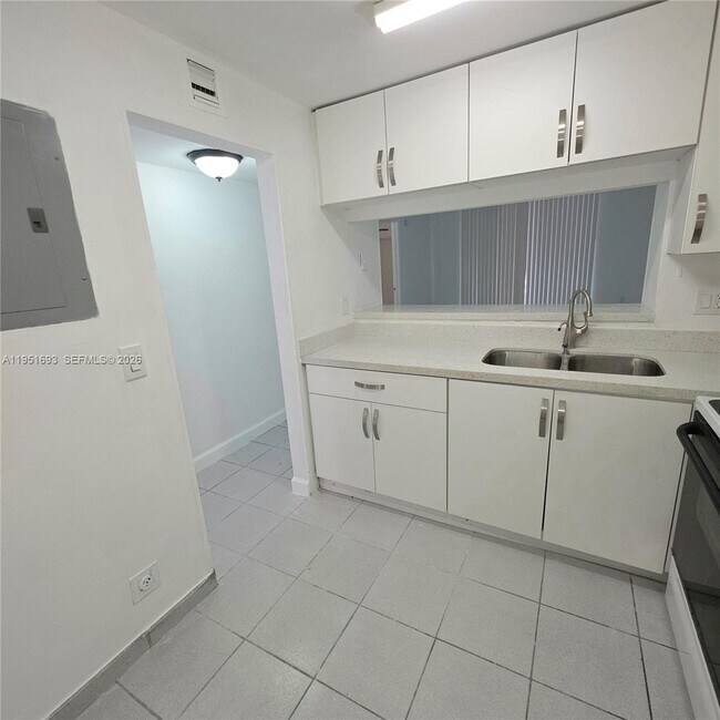 Building Photo - 19771 SW 114th Ave