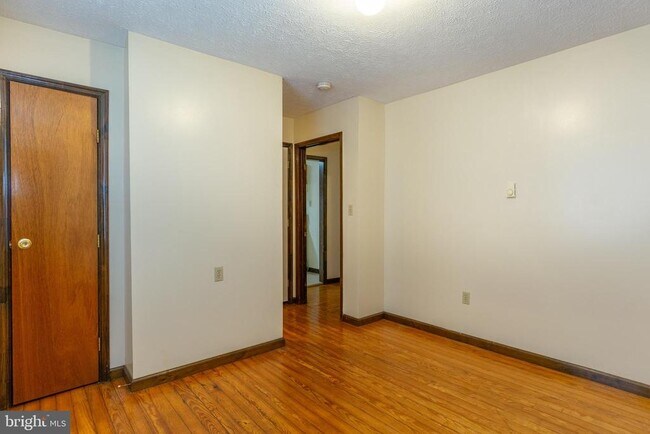 Building Photo - 210 W North St