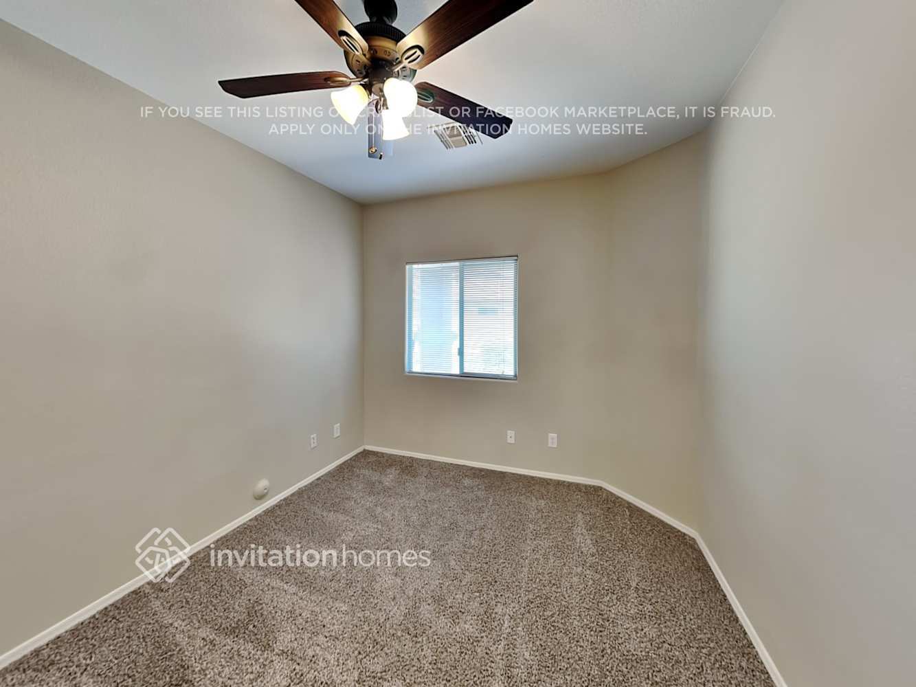 Building Photo - 686 E Payton St