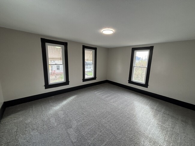 Building Photo - 621 Greenfield Ave SW