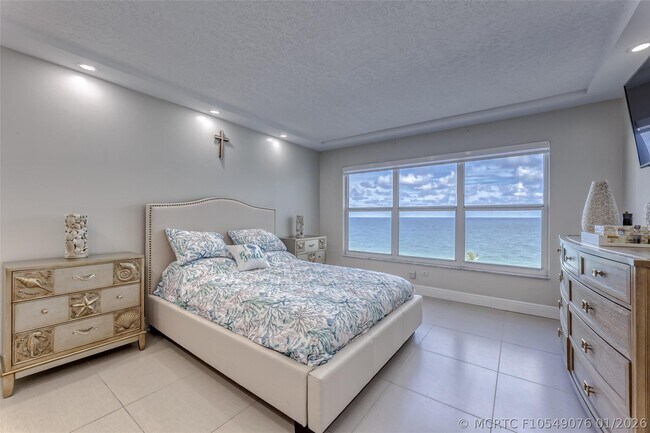 Building Photo - 3900 Galt Ocean Dr