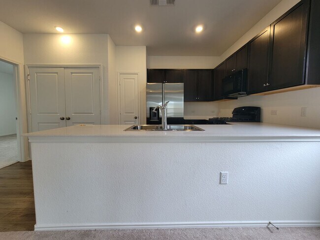 Building Photo - Spacious 3/BR, 2/BS Single-Level Home with...