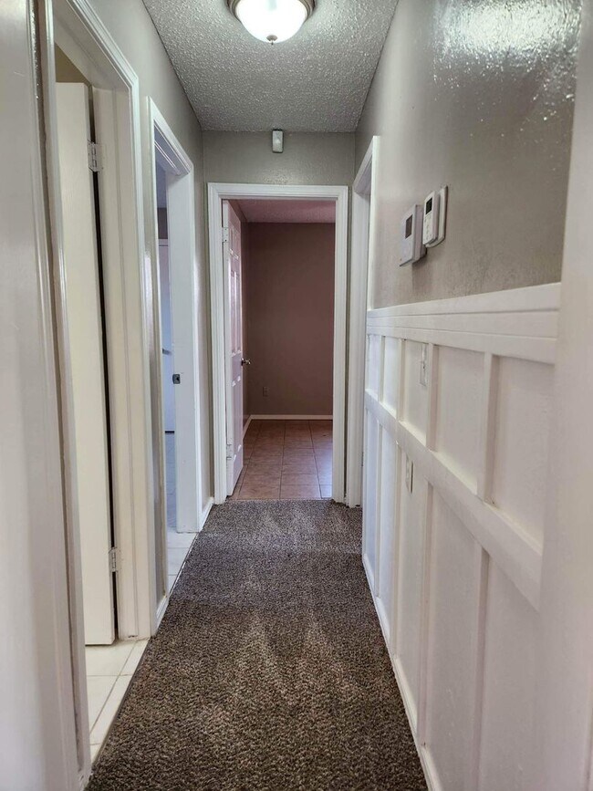 Building Photo - Charming 5 Bedroom Rent to Own Home!!