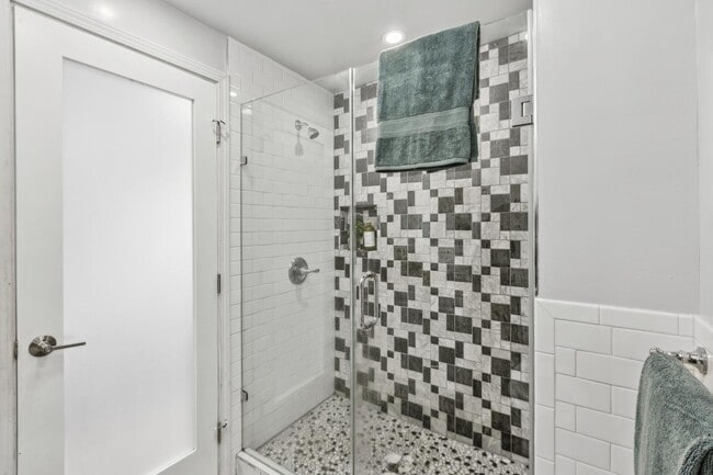 Building Photo - Daly City - Easy Commute Single Family Hom...