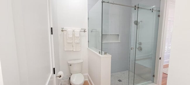 Building Photo - 506 N Beach Blvd