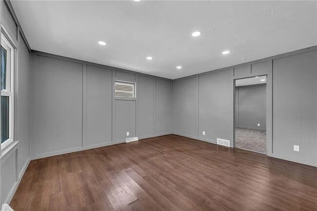 Building Photo - 114 N Emma St