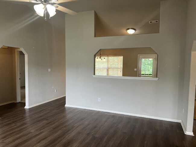Building Photo - "Charming 3-Bedroom Home with 2 Full Baths in Fort Smith – Perfect Blend of Space and Comfort!"