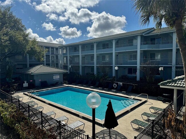 Building Photo - 120 BLUE POINT Way