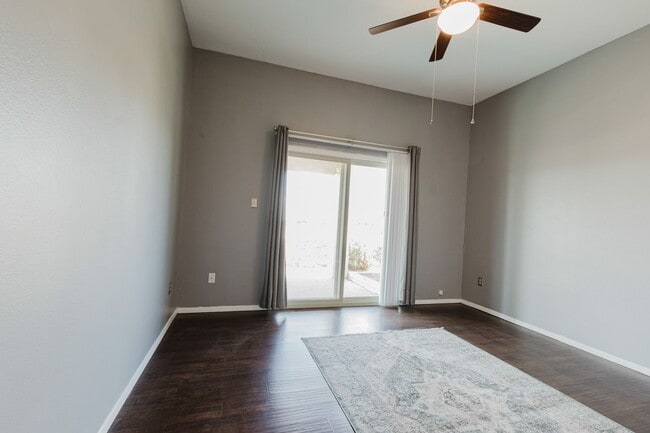 Building Photo - Newly Updated Two Bedroom Two Bath Townhouse