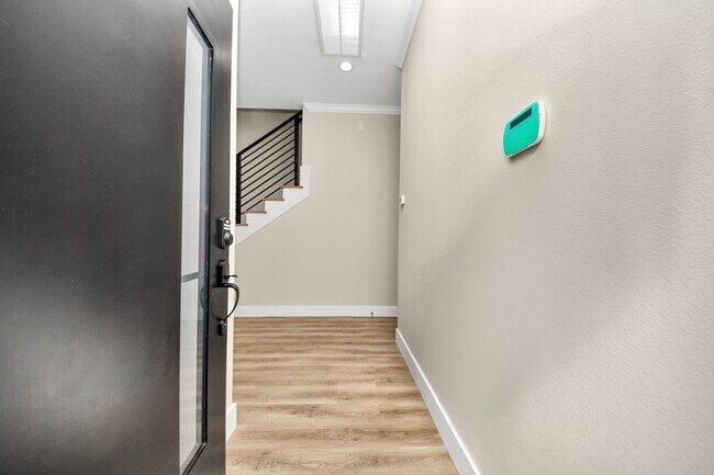 Building Photo - 127 E 38th St