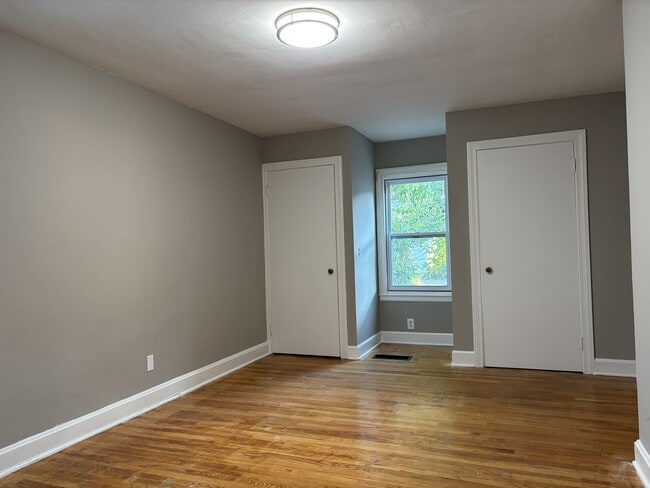 Building Photo - 1223 Campbell Ave