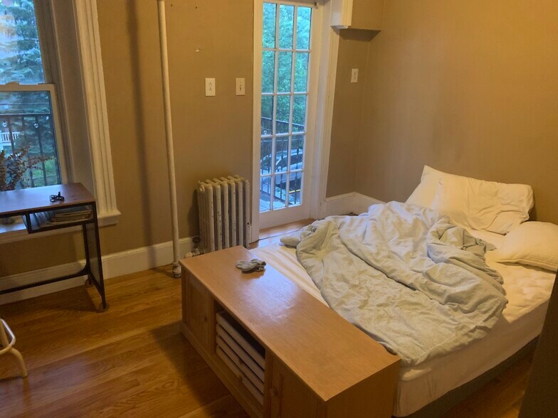 Building Photo - 1490 Beacon St