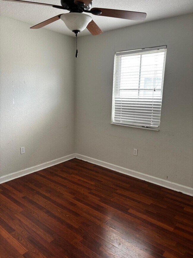 Building Photo - 1118 Shoma Dr